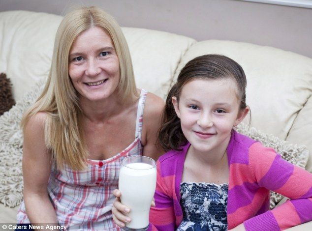 Чтобы выжить, девочка вынуждена пить по три литра молока в день