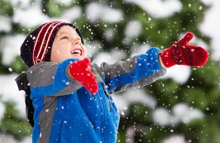 Какими характеристиками должна обладать зимняя одежда для детей?